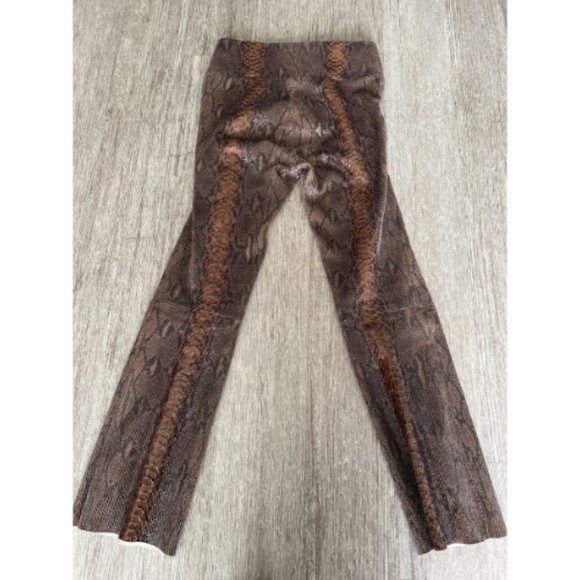 SPRWMN Leggings Womens Medium Brown Snake Skin Print Embossed Ankle Flare Zipper - Picture 2 of 3